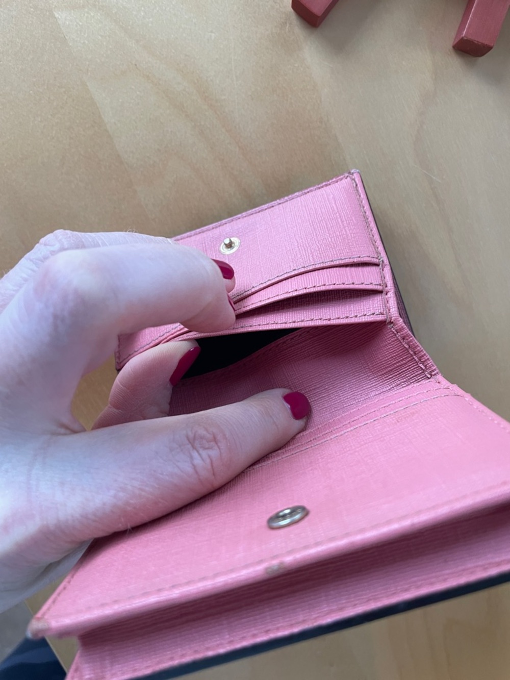 Gucci Beige GG Supreme Canvas Card Slot Walket Pink Lip Patch Eye & Star Accents - Picture 9 of 17